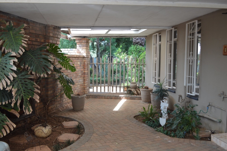 8 Bedroom Property for Sale in Flamwood North West